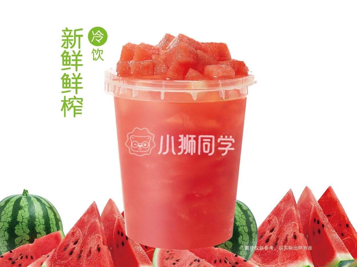 一桶鲜榨西瓜汁