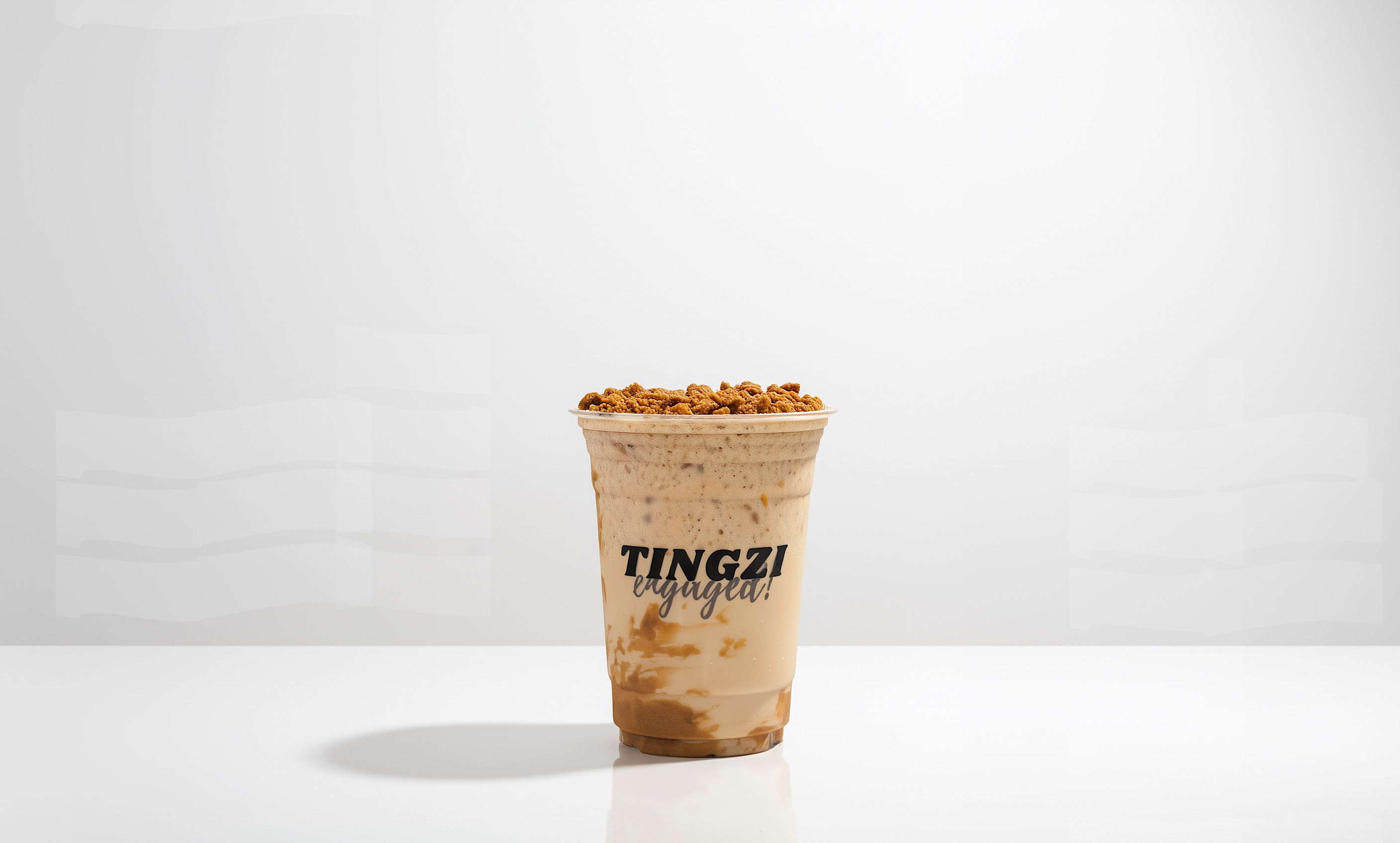 饼干碎碎冰奶茶